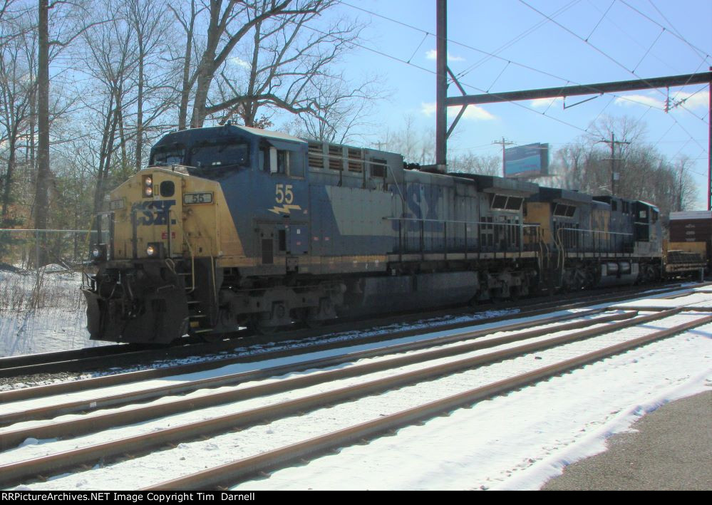 CSX 55 leads Q404 at Woodbourne